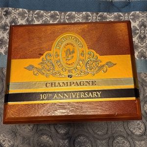 Perdomo Reserve 10th anniversary Champagne Robusto Collectible wooden cigar box